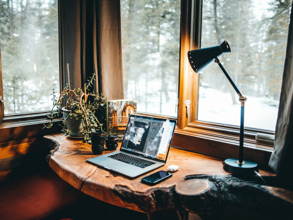 5 Simple Desk Upgrades That Improve Your Focus Without Changing Your&nbsp;Routine